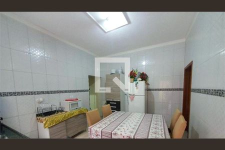 Casa à venda com 3 quartos, 197m² em Taboão, Diadema