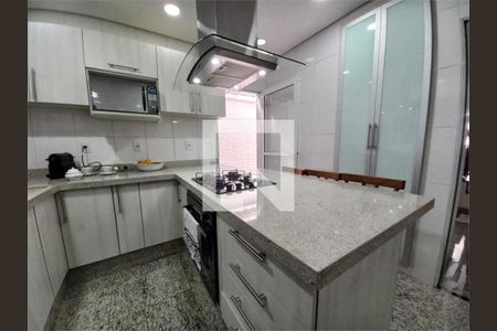 Casa à venda com 3 quartos, 222m² em Vila Universitaria, São Paulo