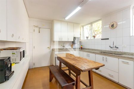 Casa à venda com 3 quartos, 374m² em Jardim Leonor, São Paulo