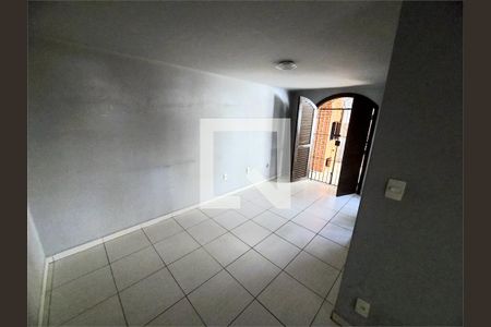 Casa à venda com 4 quartos, 221m² em Vila Lucinda, Santo André