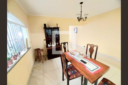 Casa à venda com 4 quartos, 221m² em Vila Lucinda, Santo André