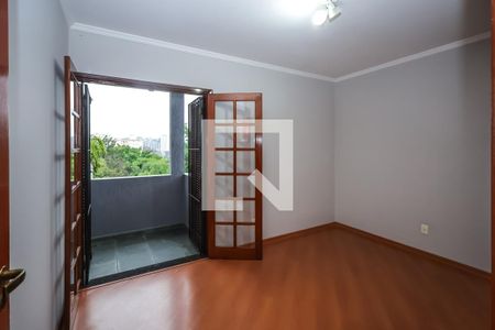 Quarto 1 de casa à venda com 3 quartos, 250m² em Jardim Santa Emília, São Paulo