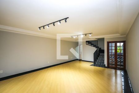 Sala de casa à venda com 3 quartos, 250m² em Jardim Santa Emília, São Paulo