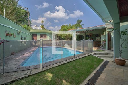 Casa à venda com 3 quartos, 300m² em Vila Elvira, São Paulo