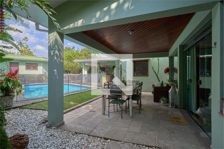 Casa à venda com 3 quartos, 300m² em Vila Elvira, São Paulo