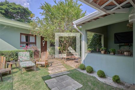 Casa à venda com 3 quartos, 300m² em Vila Elvira, São Paulo