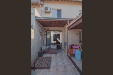 Casa de condomínio à venda com 141m², 3 quartos e 2 vagas Casa de condomínio à venda com 141m², 3 quartos e 2 vagasÁrea Externa