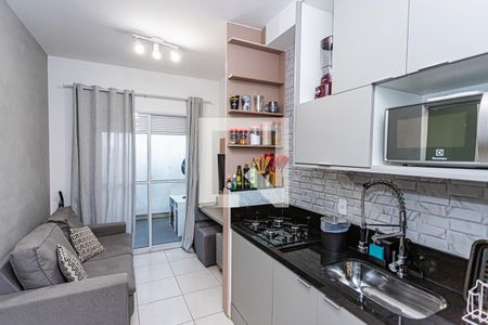 Sala, cozinha e área de serviço de apartamento para alugar com 1 quarto, 42m² em Vila Palmeiras, São Paulo