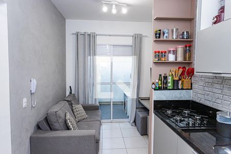 Sala, cozinha e área de serviço de apartamento para alugar com 1 quarto, 42m² em Vila Palmeiras, São Paulo