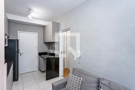 Sala, cozinha e área de serviço de apartamento para alugar com 1 quarto, 42m² em Vila Palmeiras, São Paulo