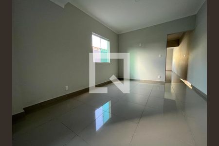 Casa à venda com 3 quartos, 117m² em Jardim Santa Terezinha, Taboão da Serra