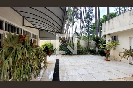 Casa à venda com 4 quartos, 369m² em Vila Elvira, São Paulo