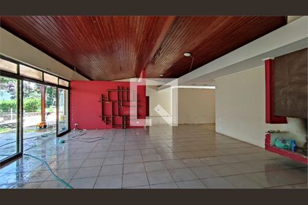 Casa à venda com 8 quartos, 700m² em Jardim Santa Helena, São Paulo