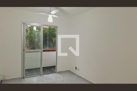 Sala  de apartamento para alugar com 2 quartos, 71m² em Canto do Forte, Praia Grande