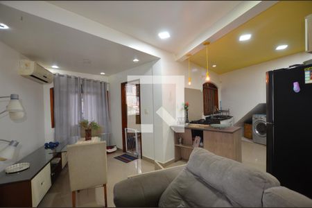 Sala de apartamento à venda com 2 quartos, 100m² em Vista Alegre, Rio de Janeiro