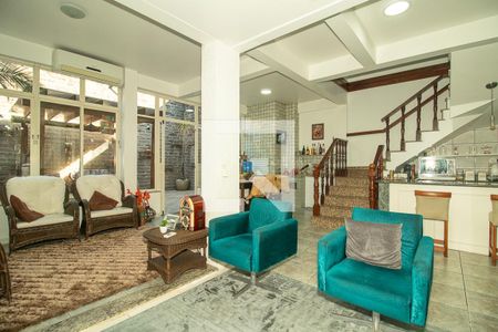 Sala de casa à venda com 3 quartos, 190m² em Rubem Berta, Porto Alegre