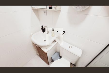 Banheiro de casa à venda com 2 quartos, 49m² em Morada das Vinhas, Jundiaí