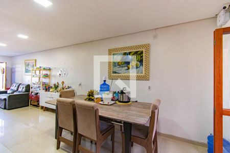 Cozinha de casa à venda com 2 quartos, 100m² em Guajuviras, Canoas