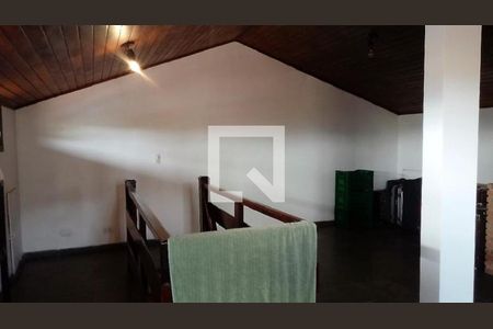 Casa à venda com 4 quartos, 316m² em Vila Nivi, São Paulo