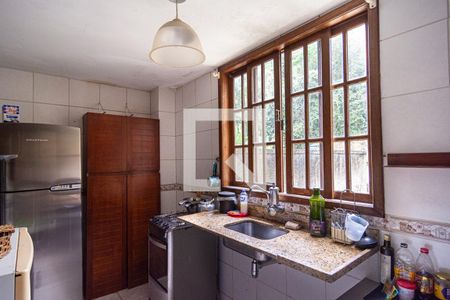 Casa à venda com 95m², 3 quartos e 3 vagas Casa à venda com 95m², 3 quartos e 3 vagasCozinha