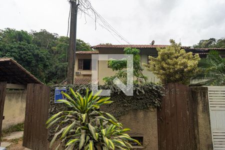 Casa à venda com 95m², 3 quartos e 3 vagas Casa à venda com 95m², 3 quartos e 3 vagasfachada