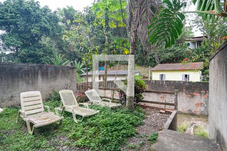 Casa à venda com 95m², 3 quartos e 3 vagas Casa à venda com 95m², 3 quartos e 3 vagasfundos