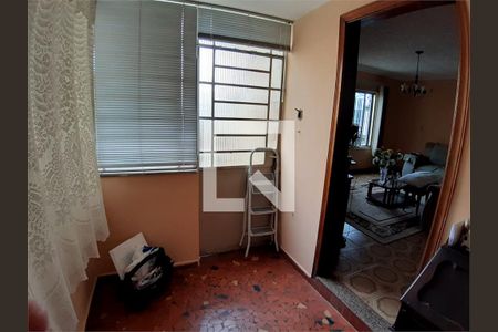 Casa à venda com 5 quartos, 215m² em Vila Nivi, São Paulo