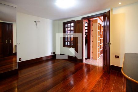 Casa de condomínio à venda com 443m², 4 quartos e 2 vagas Casa de condomínio à venda com 443m², 4 quartos e 2 vagasQuarto 1 suíte