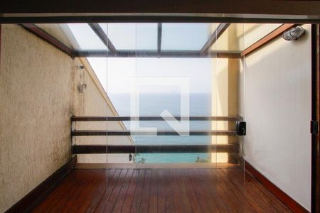 Casa de condomínio à venda com 443m², 4 quartos e 2 vagas Casa de condomínio à venda com 443m², 4 quartos e 2 vagasSala anexo Quarto 1 suíte