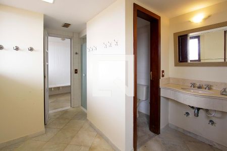 Casa de condomínio à venda com 443m², 4 quartos e 2 vagas Casa de condomínio à venda com 443m², 4 quartos e 2 vagasÁrea comum