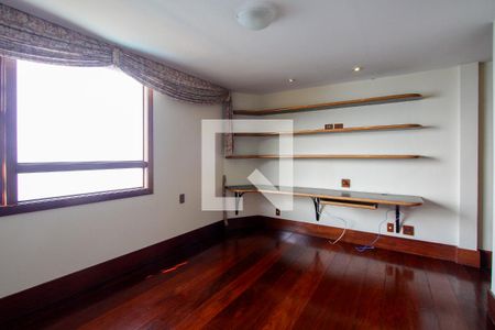 Casa de condomínio à venda com 443m², 4 quartos e 2 vagas Casa de condomínio à venda com 443m², 4 quartos e 2 vagasQuarto 2 suíte