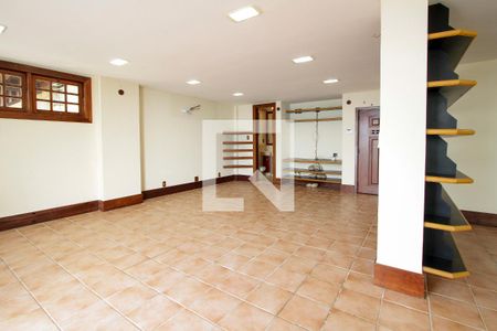 Casa de condomínio à venda com 443m², 4 quartos e 2 vagas Casa de condomínio à venda com 443m², 4 quartos e 2 vagasÁrea gourmet