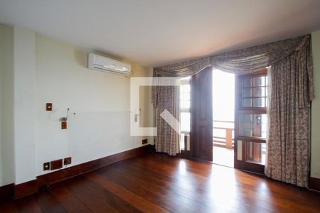 Casa de condomínio à venda com 443m², 4 quartos e 2 vagas Casa de condomínio à venda com 443m², 4 quartos e 2 vagasQuarto 3 suíte