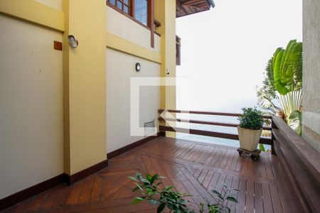 Casa de condomínio à venda com 443m², 4 quartos e 2 vagas Casa de condomínio à venda com 443m², 4 quartos e 2 vagasVaranda Quarto 4 suíte