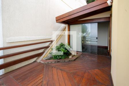 Casa de condomínio à venda com 443m², 4 quartos e 2 vagas Casa de condomínio à venda com 443m², 4 quartos e 2 vagasVaranda Quarto 4 suíte