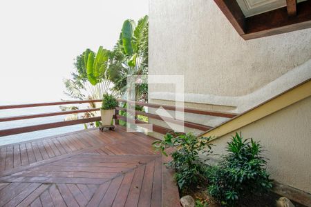 Casa de condomínio à venda com 443m², 4 quartos e 2 vagas Casa de condomínio à venda com 443m², 4 quartos e 2 vagasVaranda Quarto 4 suíte