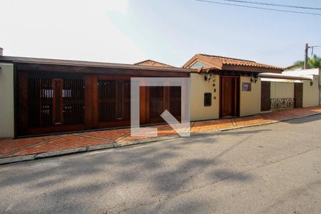 Casa de condomínio à venda com 443m², 4 quartos e 2 vagas Casa de condomínio à venda com 443m², 4 quartos e 2 vagasFachada a externa