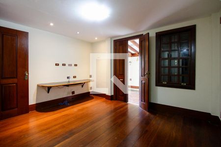 Casa de condomínio à venda com 443m², 4 quartos e 2 vagas Casa de condomínio à venda com 443m², 4 quartos e 2 vagasQuarto 4 suíte