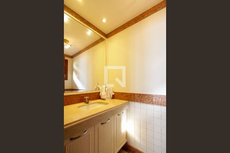 Casa de condomínio à venda com 443m², 4 quartos e 2 vagas Casa de condomínio à venda com 443m², 4 quartos e 2 vagasLavabo