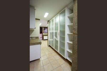 Casa de condomínio à venda com 443m², 4 quartos e 2 vagas Casa de condomínio à venda com 443m², 4 quartos e 2 vagasCozinha principal