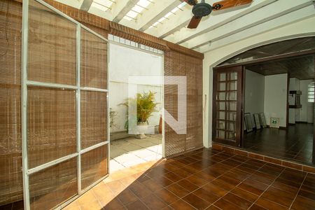 Sala 2 de casa para alugar com 4 quartos, 298m² em Chácara das Pedras, Porto Alegre