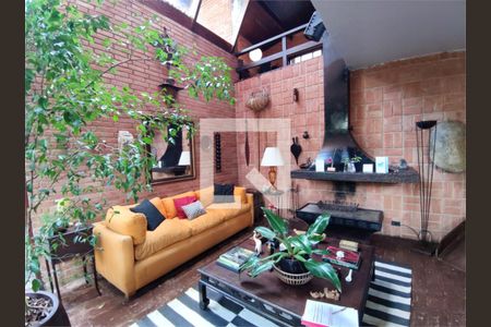 Casa à venda com 3 quartos, 268m² em Jardim Guarapiranga, São Paulo