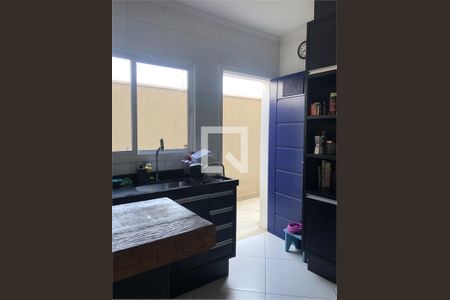 Casa à venda com 6 quartos, 232m² em Vila Santo Estefano, São Paulo