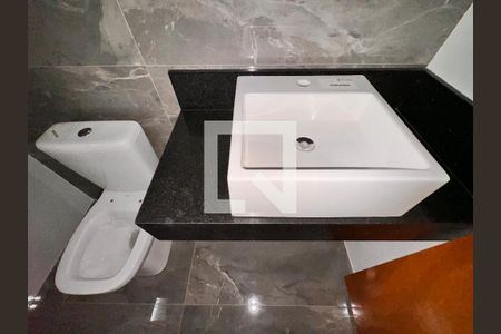 Lavabo de casa à venda com 3 quartos, 200m² em Parque das Nações, Santo André