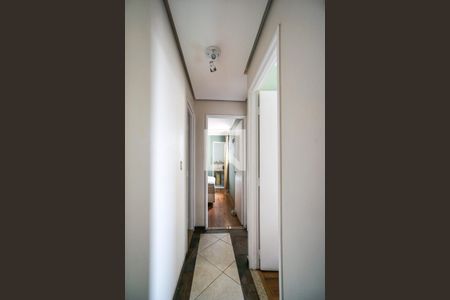 Corrdor dos quartos de apartamento para alugar com 3 quartos, 64m² em Vila Esperança, São Paulo