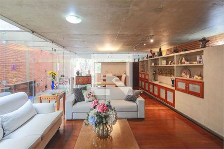 Casa à venda com 3 quartos, 250m² em Jardim Marajoara, São Paulo