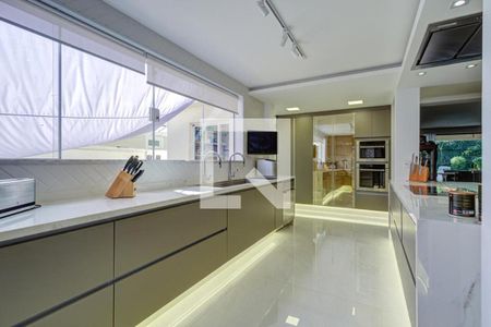 Casa à venda com 3 quartos, 328m² em Socorro, São Paulo