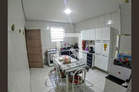 Casa à venda com 3 quartos, 410m² em Parque Peruche, São Paulo