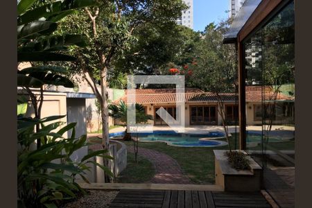 Casa à venda com 4 quartos, 700m² em Santo Amaro, São Paulo