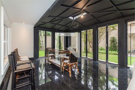 Casa à venda com 4 quartos, 730m² em Alto de Pinheiros, São Paulo